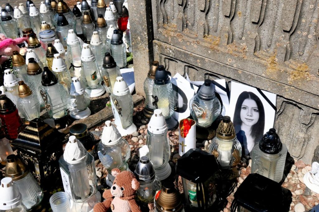 m awy daki maja cinayetinde mahkeme karari bartosz g nin annesine internetten yazdigi mesajlar icin tazminat 45519