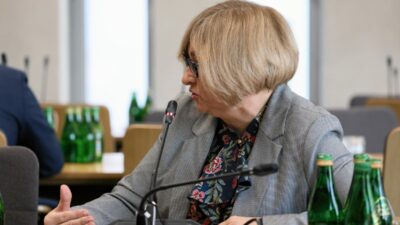 Macaristan demokrasi elestirileriyle karsilasan pis milletvekili gazeteciyle gerilim yasadi 44848