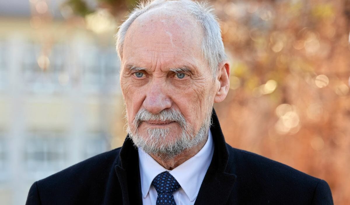 Macierewicz, tusk hükümetinin güvenlik kararlarını eleştirdi 1 Macierewicz tusk hukumetinin guvenlik kararlarini elestirdi 48441