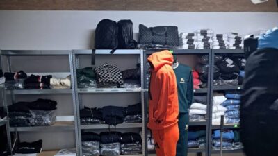 Mazowieckie polis ve podkarpacki kas i sbirligiyle 7 bin takim sahte giyim esyasi ele gecirildi 42434