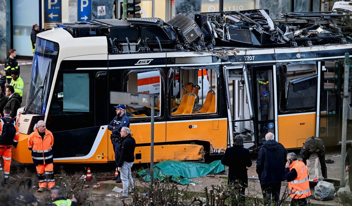 Mediolan da tramvay kazasi 2 olu cok sayida yarali 50298