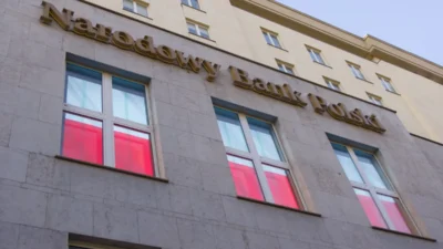 Merkez bankasi faiz oranlarini sabit tuttu 42331