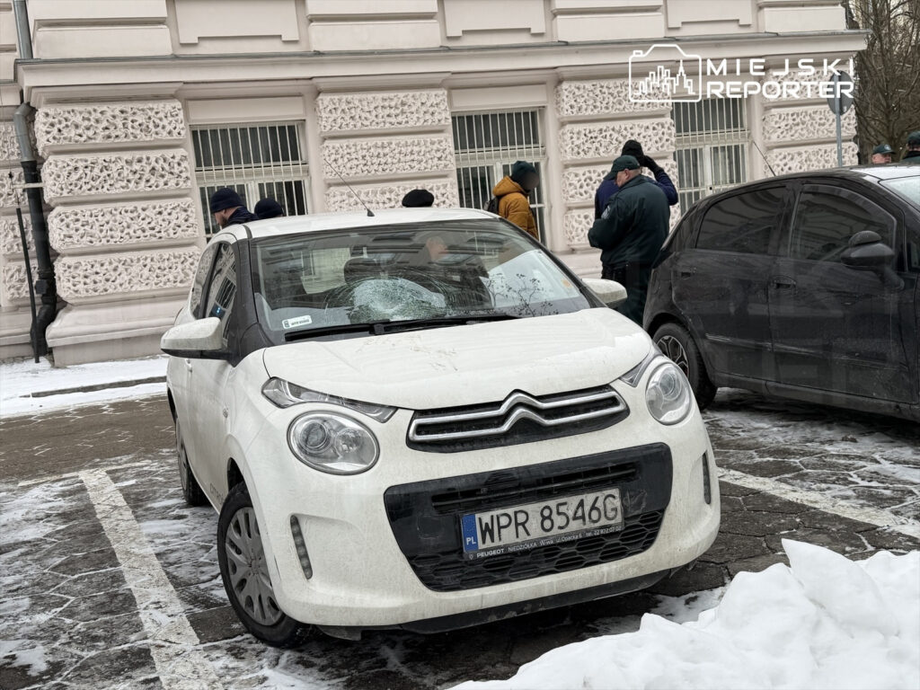 noakowskiego caddesi nde bisiklet grubu ile surucu arasinda catisma ve cam kirma olayi 47880