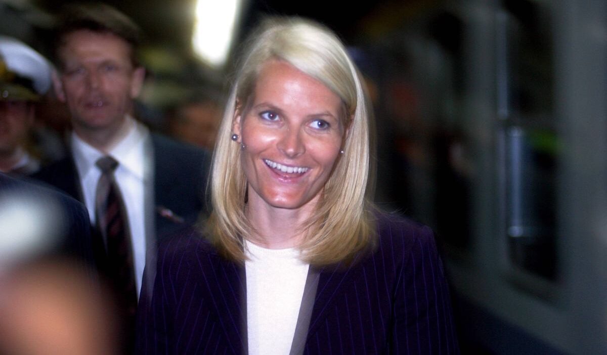 Norvec kraliyet ailesi nde cifte kriz epstein baglantisi ve prens veliahtin uvey oglu hakkindaki suclamalar 41389