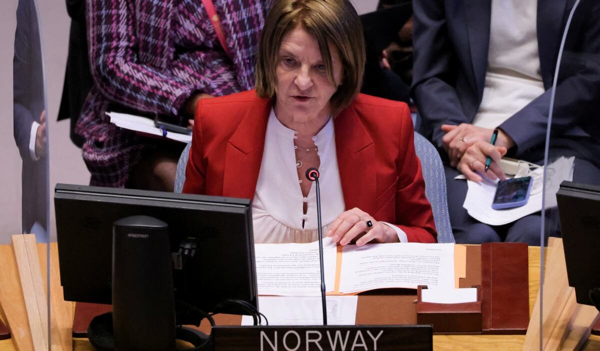 Norvecli diplomat ve esi epstein davasinda suclandi 44640