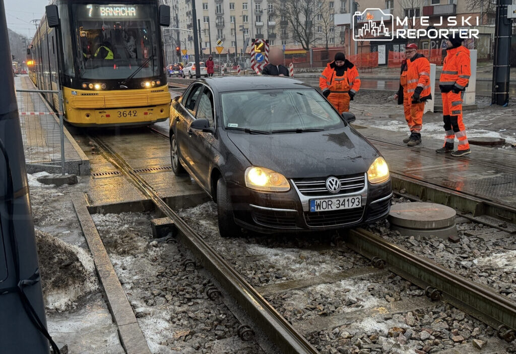 Ochota da tramvay raylarina giren arac trafigi felc etti 48706