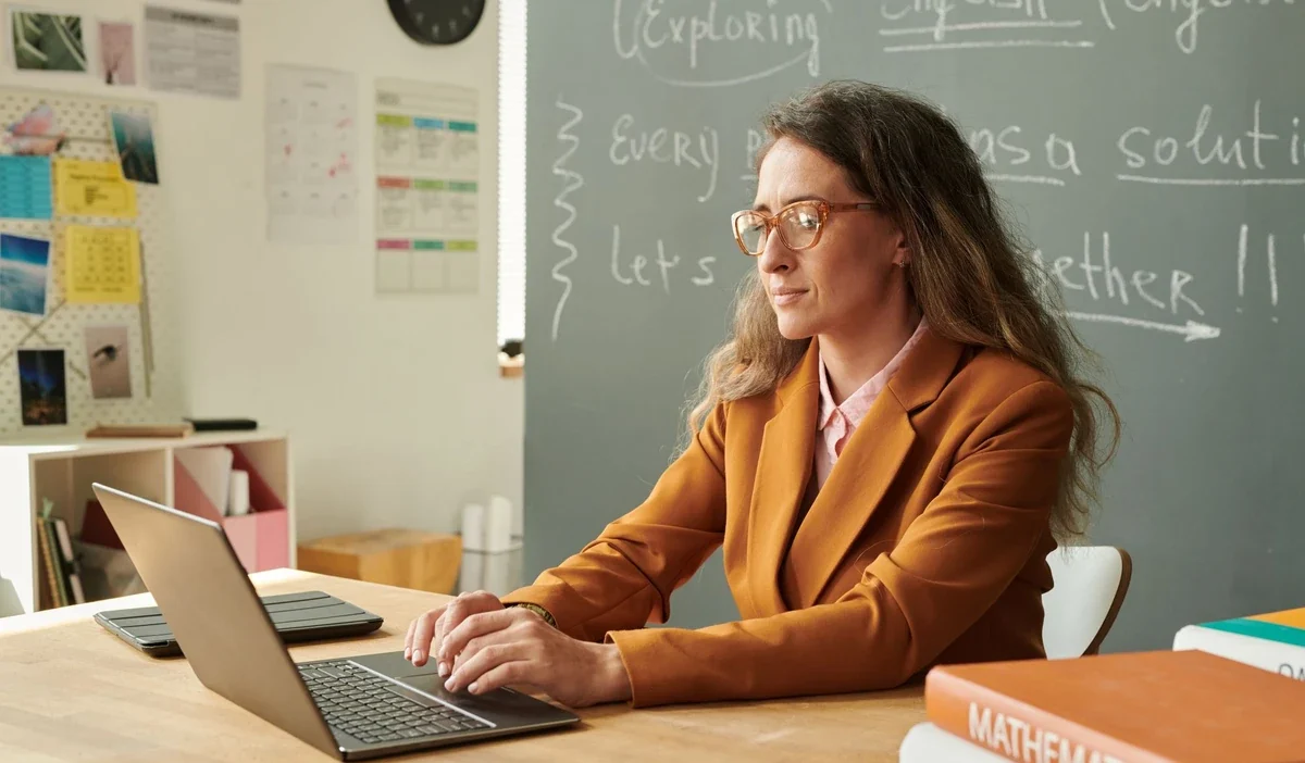 Ogretmen kariyer atilimi 2026 da unvan yukseltme rehberi 40905