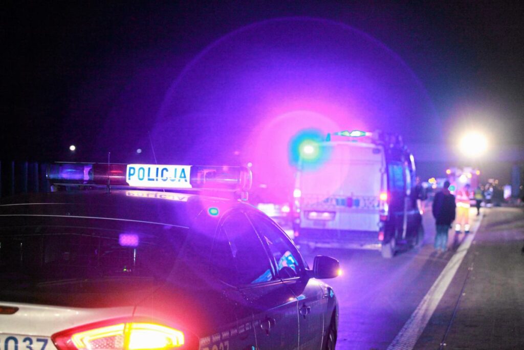 opole de otobus bariyerleri gecip karsi seride cikti 46362