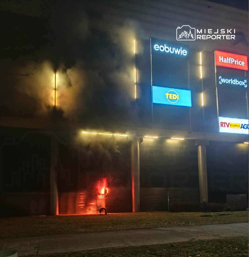 p ock taki galeria wis a avm sinde facade yangini 400 kisi tahliye edildi 49325