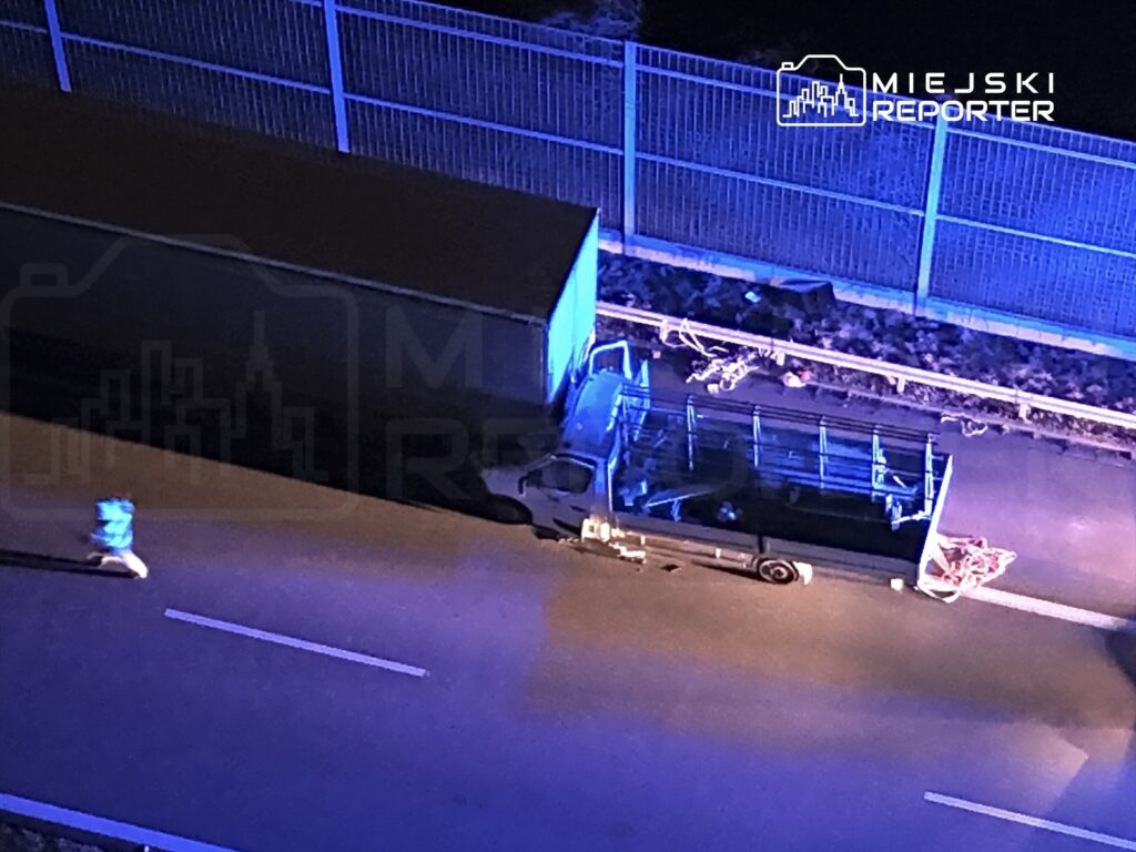 panelvan kamyonun arkasindan carpip suruklendi 2 kisi hastaneye kaldirildi 46276