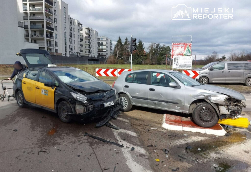 Piastowo da i ki aracin carpismasi gecici olarak trafigi felc etti 7 aylik cocuk hastaneye kaldirildi 49753