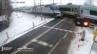 Pkp: błonie demir yolu geçidinde çarpışma görüntüleri yayınlandı 4 Pkp b onie demir yolu gecidinde carpisma goruntuleri yayinlandi 47246