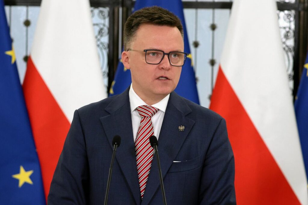 polityka dergisi i ki genc emeklinin oykusuyle tartisma yaratti 49605