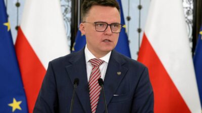 Polityka dergisi i ki genc emeklinin oykusuyle tartisma yaratti 49605