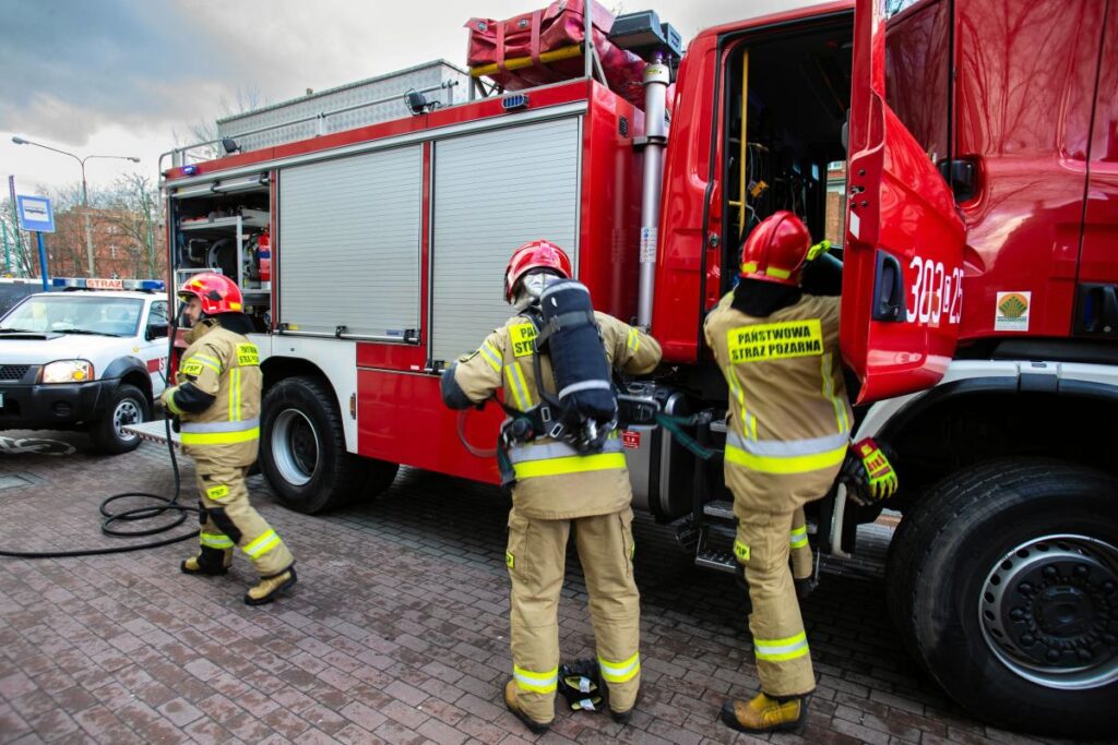 polkowice de biedronka market yangini bina tamamen alevlere teslim oldu 41003