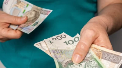 Polonya'da 1949 öncesi doğumlu emeklileri i̇lgilendiren tasarık eleştirildi 4 Polonya da 1949 oncesi dogumlu emeklileri i lgilendiren tasarik elestirildi 49467