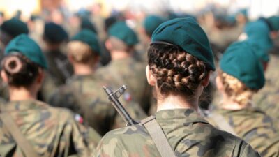 Polonya'da askeri eğitimde gender eğitimi tartışması 3 Polonya da askeri egitimde gender egitimi tartismasi 46663