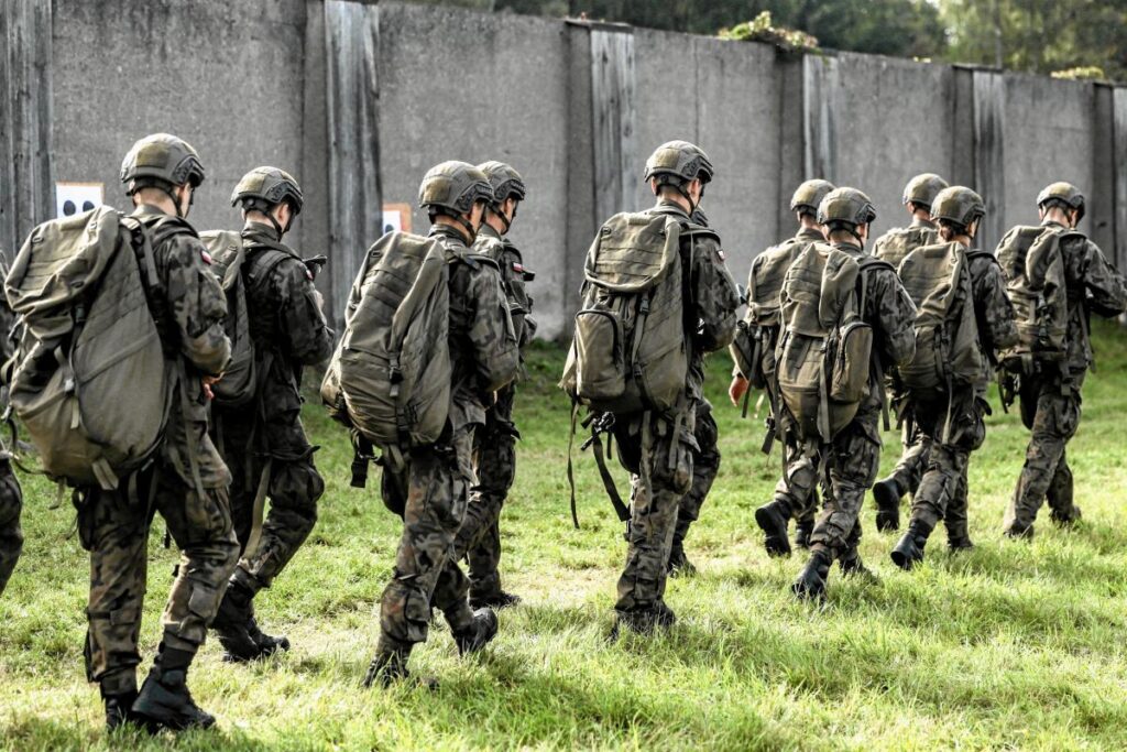 polonya da askeri personel i cin maas artisi ongoren yonetmelik taslagi meclis e sunuldu 42181