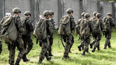 Polonya da askeri personel i cin maas artisi ongoren yonetmelik taslagi meclis e sunuldu 42181