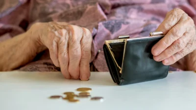 Polonya da binlerce emekli maasi dusuk kaliyor anayasa mahkemesi karari ve hukumetin cozum onerisi 44575