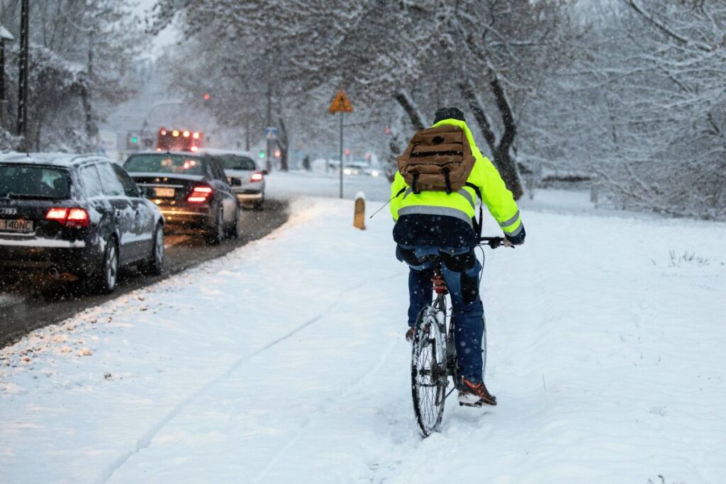 polonya da dondurucu soguk nedeniyle yuzlerce okul kapandi 41338