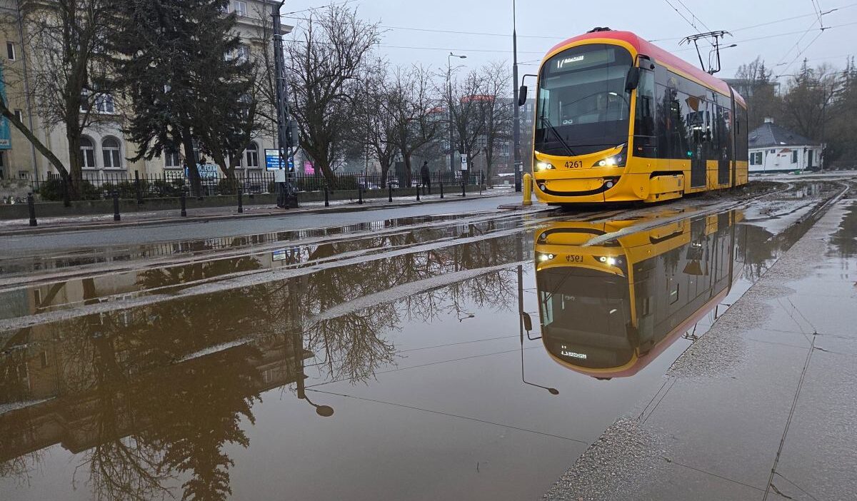 Polonya'da havanın dinamik değişimi: kararsız hava kütlesi ilk ilkbahar fırtınalarını getiriyor 1 Polonya da havanin dinamik degisimi kararsiz hava kutlesi ilk ilkbahar firtinalarini getiriyor 48904