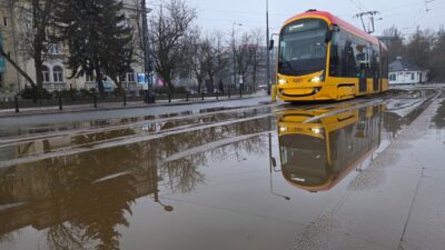 Polonya da havanin dinamik degisimi kararsiz hava kutlesi ilk ilkbahar firtinalarini getiriyor 48904