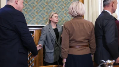 Polonya da ogretmen maaslarina i liskin bakanlik toplantisi 3 luk artis onerisi ve sendika elestirisi 47192