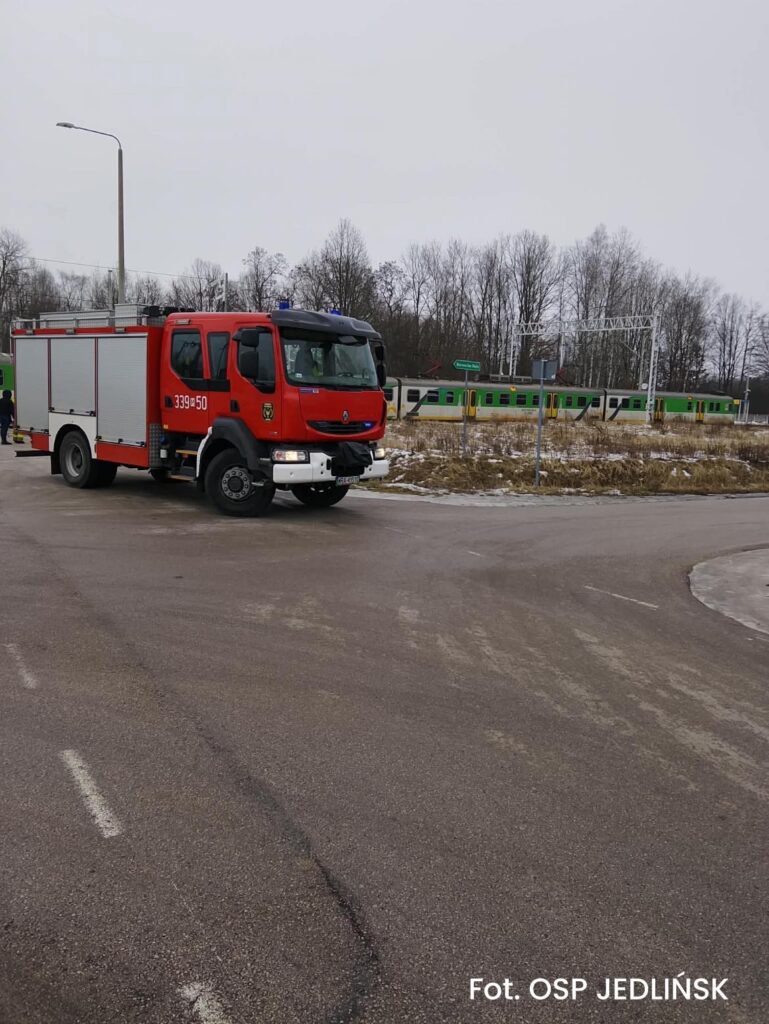 polonya da tren kazasi genc yardim ederken altinda kalinca ailesinden kan i stegi 46792