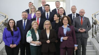 Polonya da yeni merkezci grup centrum kuruldu 47525