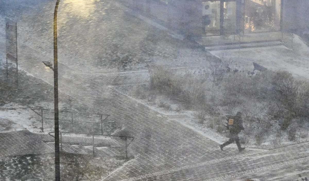 Polonya da yogun kar ve soguk hava guneyde birinci derece uyari ve ulasimda etkiler 46385