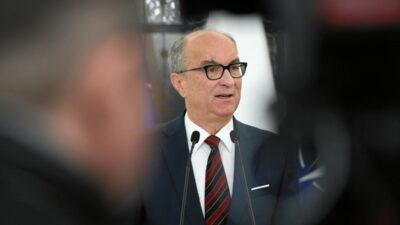 Polonya disisleri bakan sikorski ile meclis baskani arasindaki gorusme abd buyukelcisinin tepkisinden sonra yapildi 43756