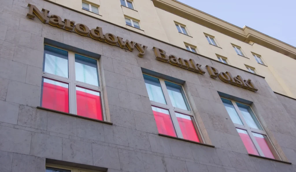 polonya merkez bankasi faiz oranlarini sabit tuttu 42369