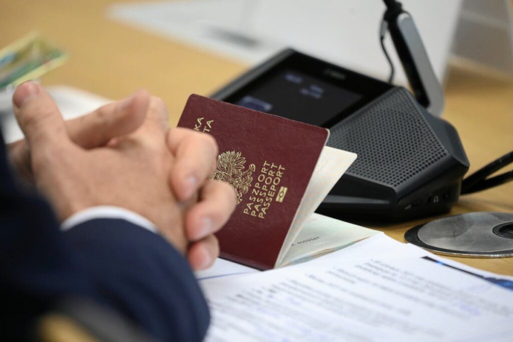 polonya pasaportlarinda kapsamli degisiklikler 42655