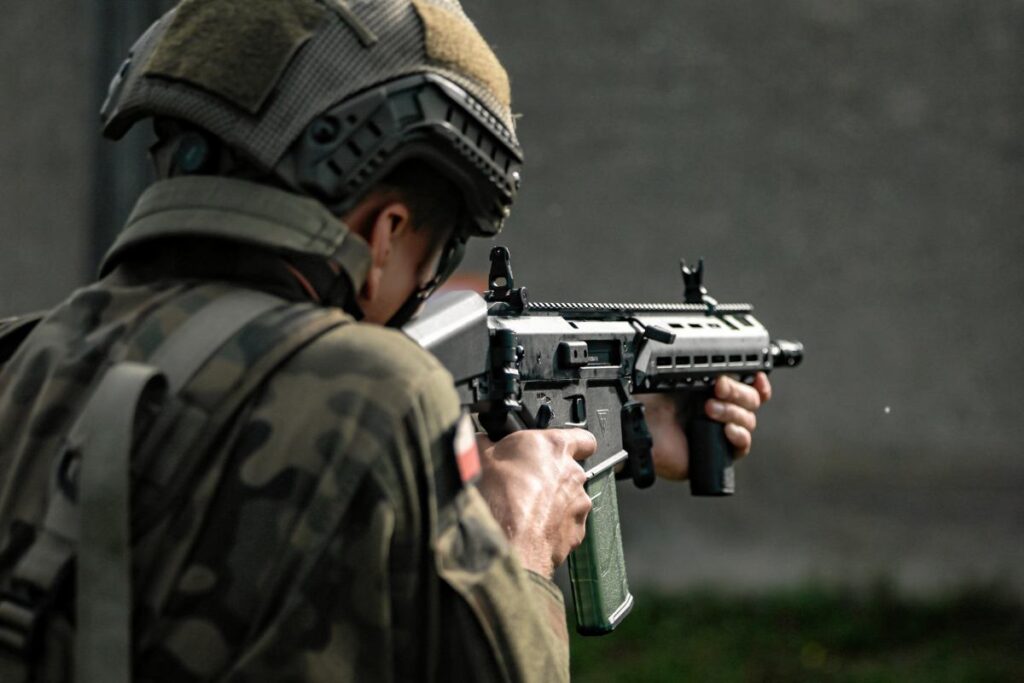 polonya rusya tehdidi karsisinda 17 milyonluk guvenlik rehberi dagitiyor 40902