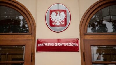 Polonya savunma bakanligi calisani casusluk suphesiyle gozaltina alindi 42609