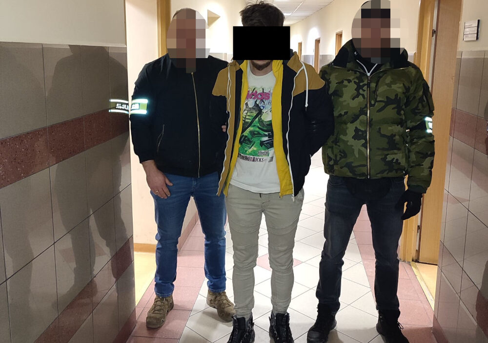 Praga poludnie de silahla tehdit edilerek yapilan hirsizlik supheli tutuklandi 50142