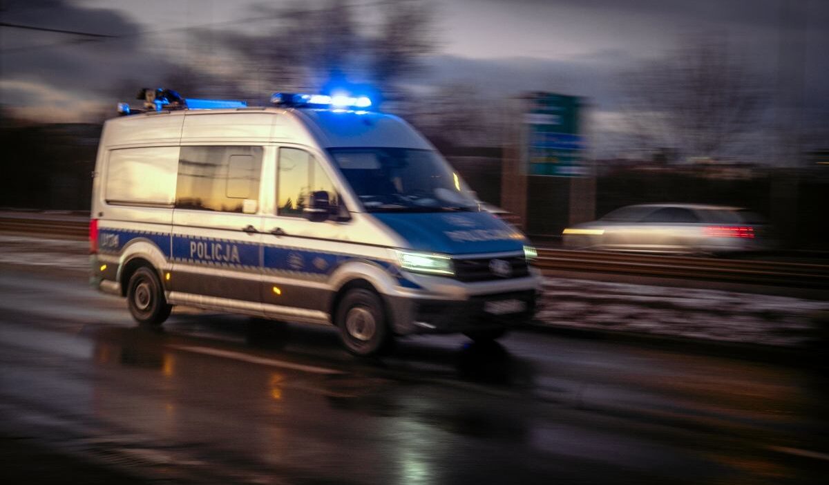 Przasnysz alisveris merkezi nde genc grupca saldiri 15 kisilik grup 56 yasindaki erkegi hedef aldi 49531