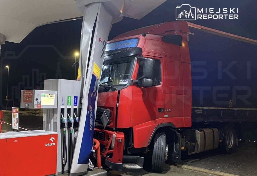 Przeszkoda da kamyon buzlu i stasyon girisinde kontrolden cikti ve canopy carpti 45011