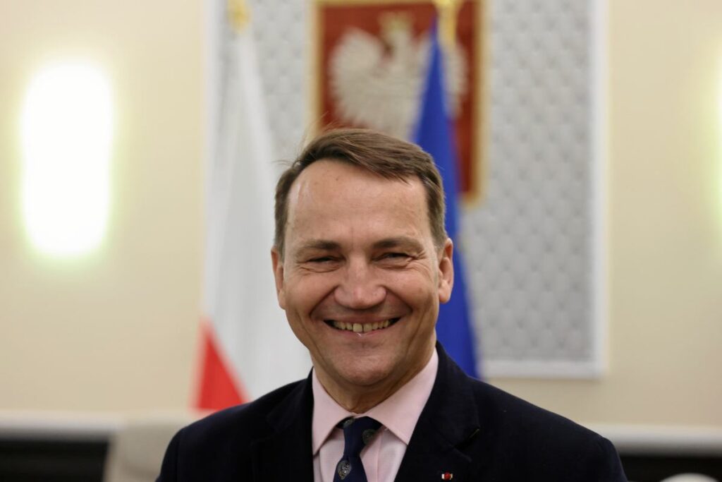 rados aw sikorski nin x aktivitesi anket polonyalilarin tepkilerini acikladi 43791