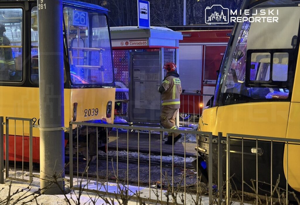 Reymont caddesi nde tramvay carpismasi 2 surucu hastaneye alindi trafige ara verildi 44893