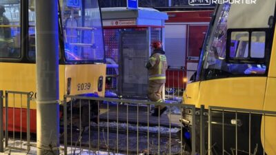 Reymont caddesi nde tramvay carpismasi 2 surucu hastaneye alindi trafige ara verildi 44893