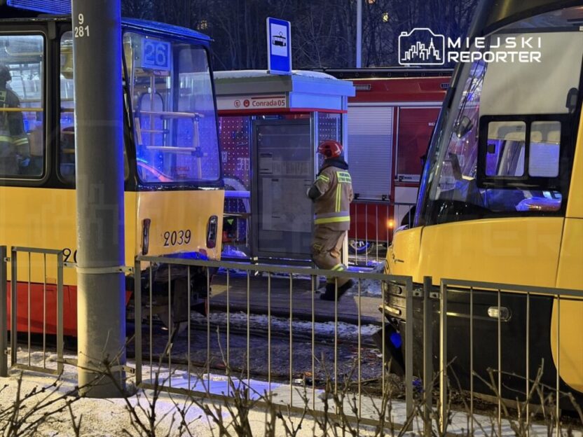 Reymont caddesi nde tramvay carpismasi 2 surucu hastaneye alindi trafige ara verildi 44893