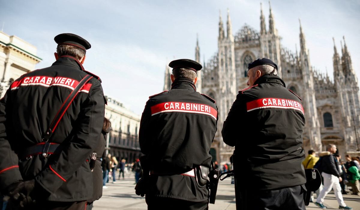 Roma yakininda sira disi silahli saldirilar 43530