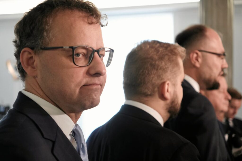 romanowski ya yeni avrupa tutuklama emri ziobro icin de tutuklama i stemi 47460