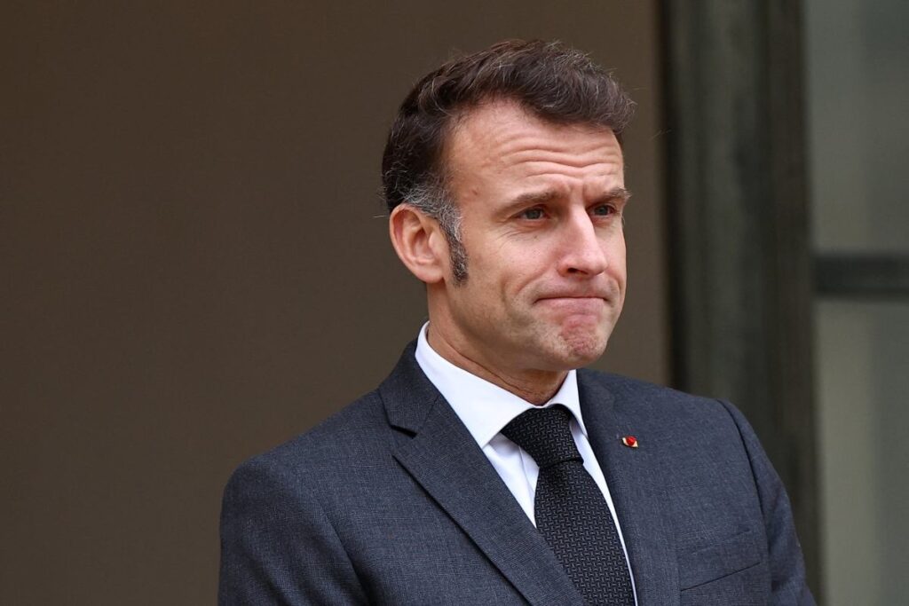 rusya baglantili botlar macron u hedef sahte gazete kapaklari kampanyasi baslatti 43409