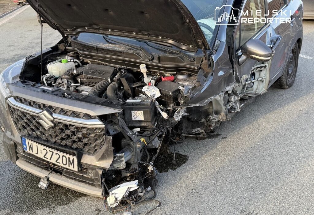 S7 yolu nda hyundai ve suzuki carpismasi bir arac barajlara carpti trafik akisi etkilendi 48250