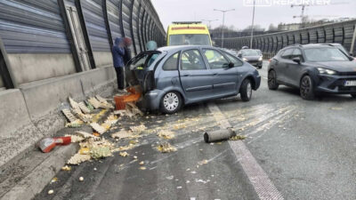 S8 de citroen ile peugeot carpisti yumurta yolu kapatti 46559