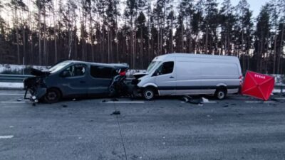 S8 otoyolu nda brok kavsaginda uc aracin katildigi kaza 2 kisi hayatini kaybetti 1 kisi hastaneye kaldirildi 46594