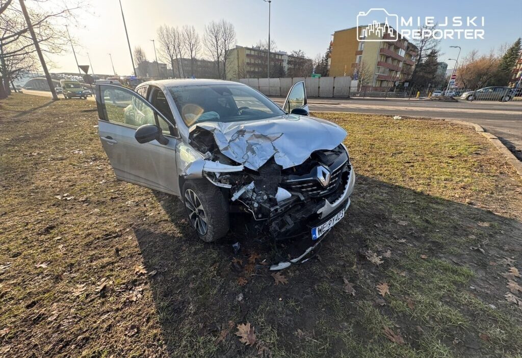 Sabah erken saatlerde hynka caddesi uzerindeki viyadukte renault ve toyota carpisti surucu askeri alana girdi 50376